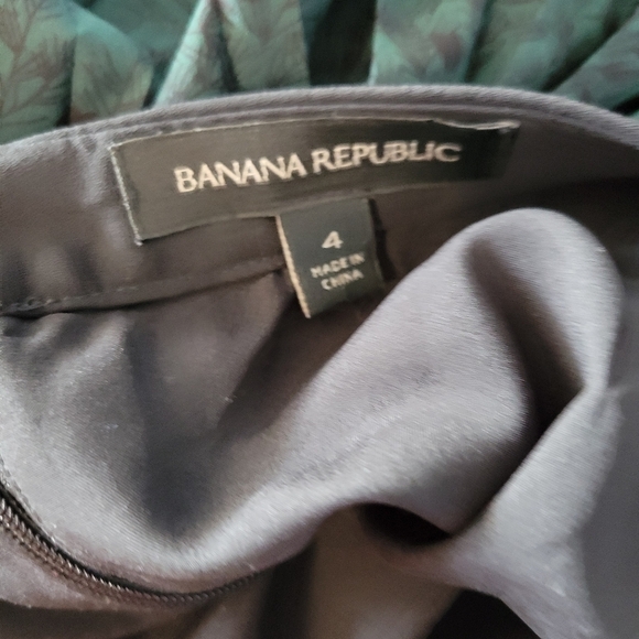 Banana Republic Pleated Skirt Size 4 Green - Picture 5 of 10